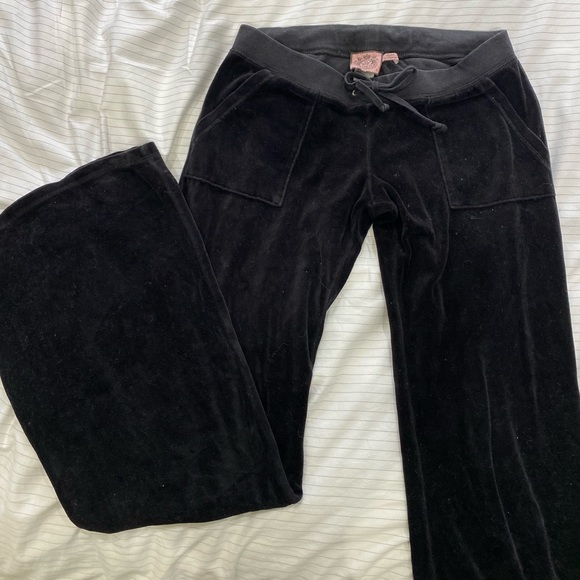 Juicy Couture Pants - Black velour Juicy pants with pockets